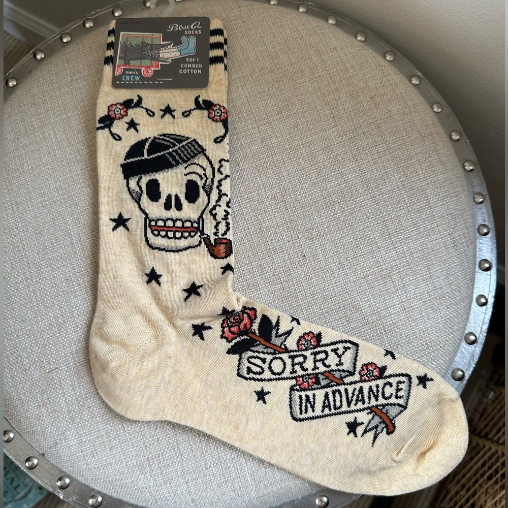 Men’s Blue Q crew sock skull with pipe. Size 7-12. New